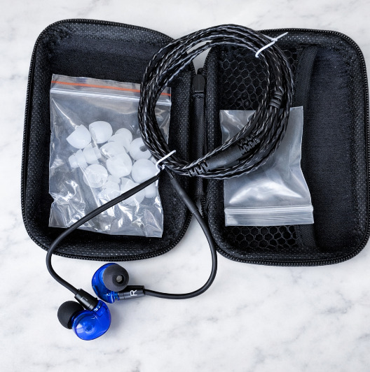 FCS110 / 10.2mm Dynamic Driver IEM $89 FCS110 Blue In Ear Monitor