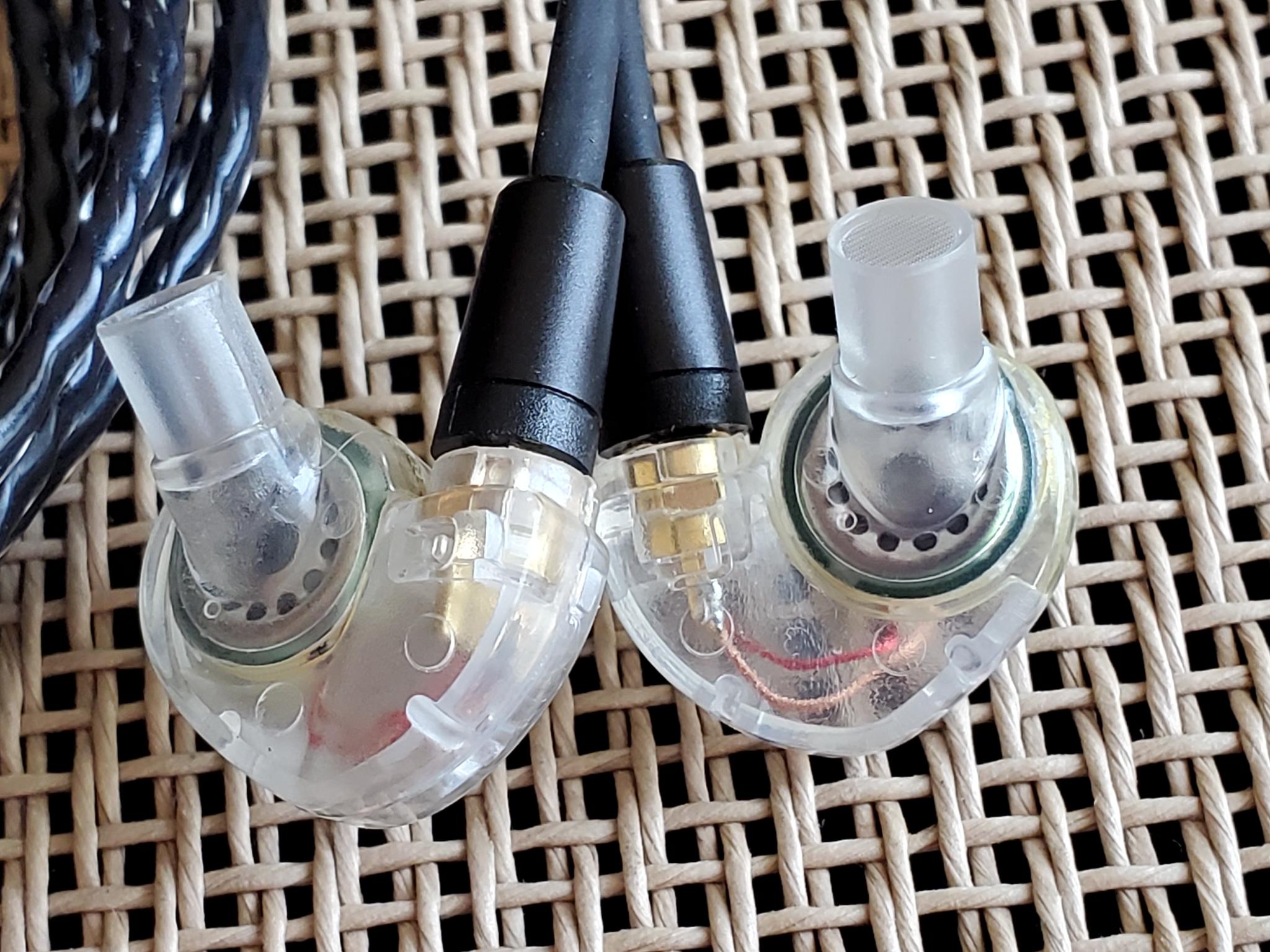 FCS110 In-Ear Monitor The largest dynamic driver we could fit into the smallest earphone
