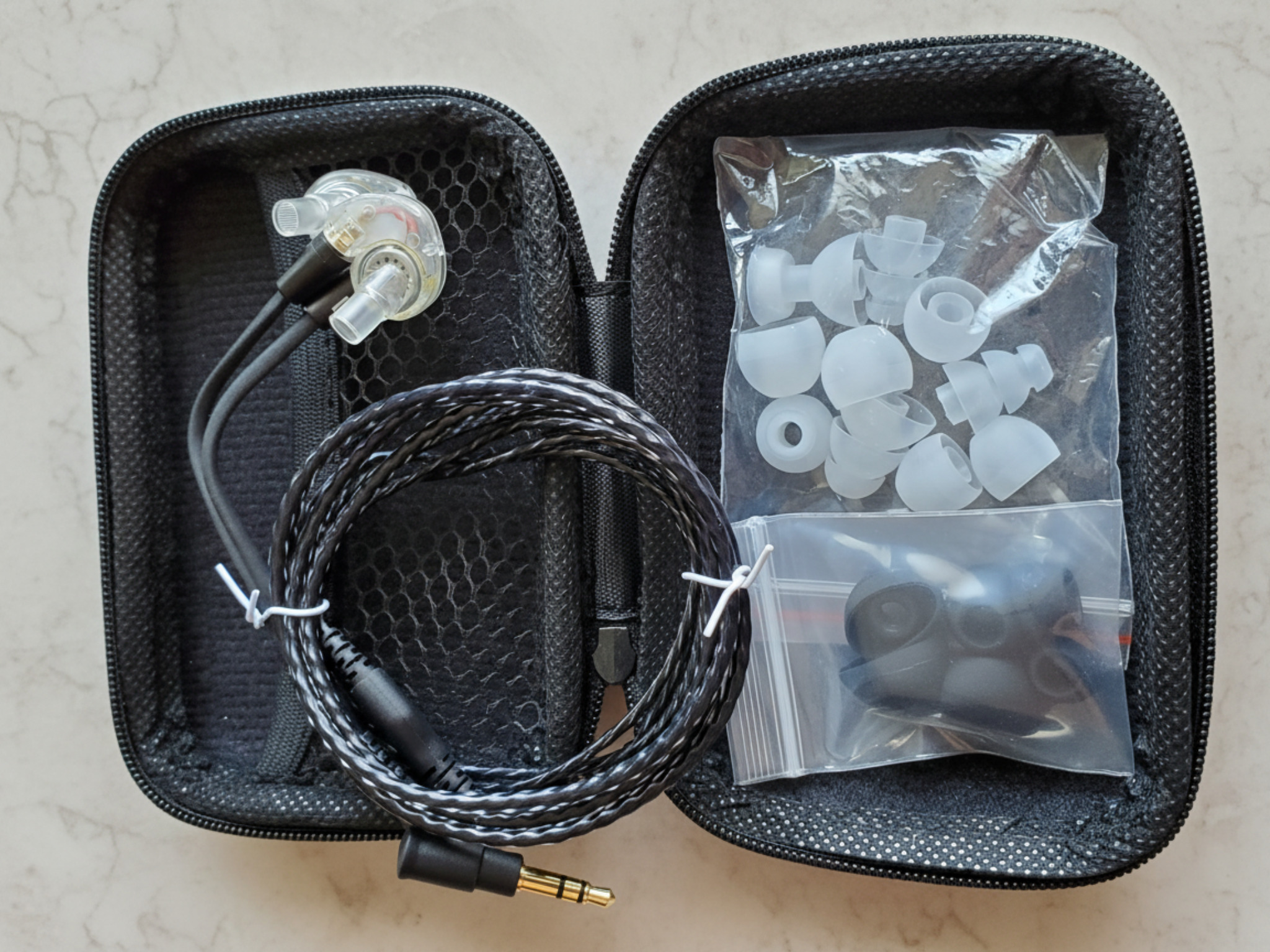 FCS110 / 10.2mm Dynamic Driver IEM $89 FCS110 Clear earphones in case